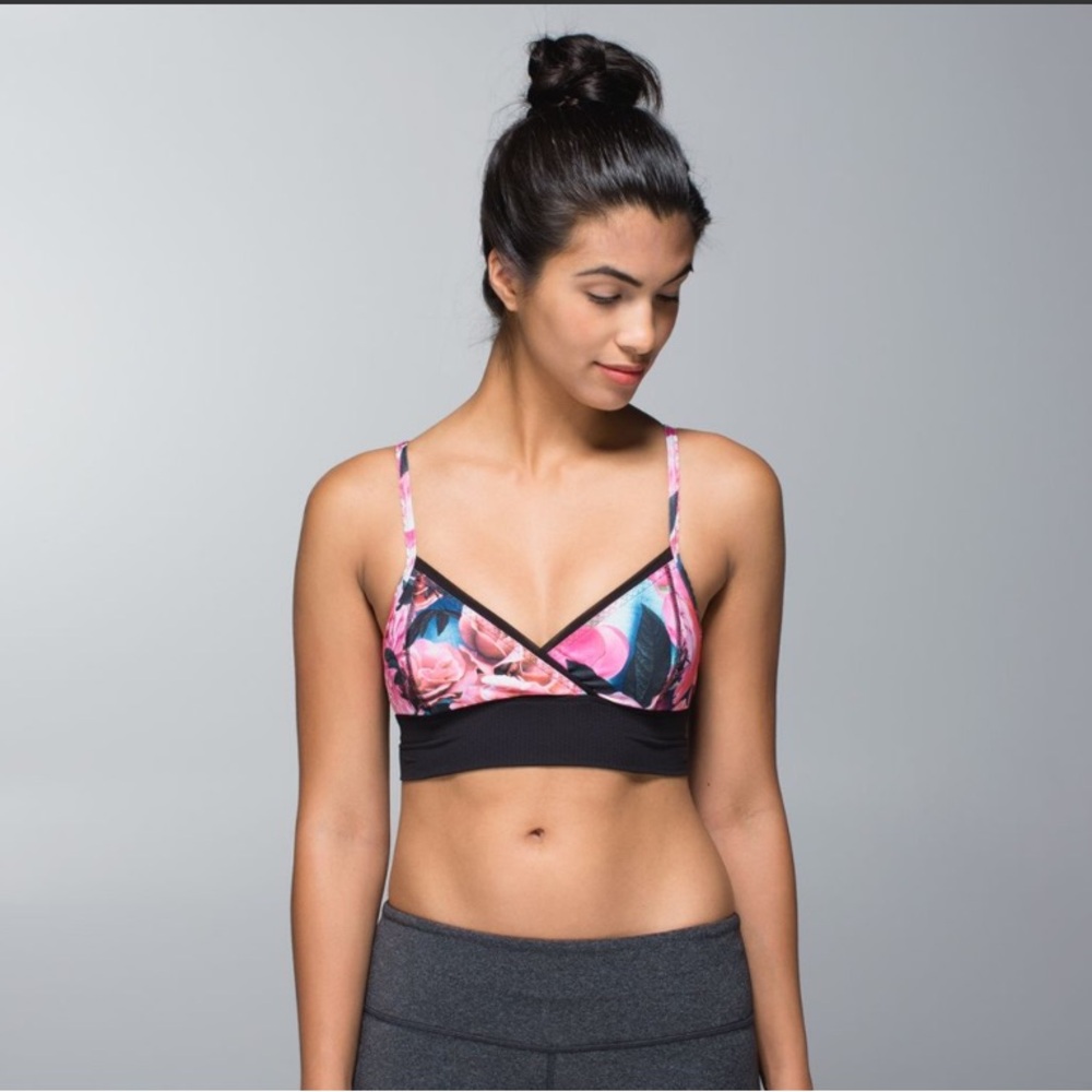 Lululemon Ujjayi luxtreme sports bra in black floral